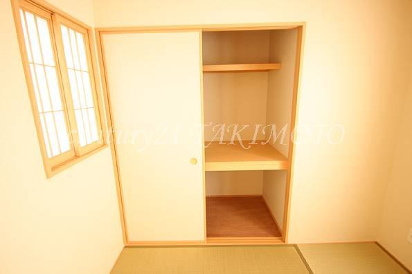 Receipt. Closet of the Japanese-style room has been divided into three stages!
