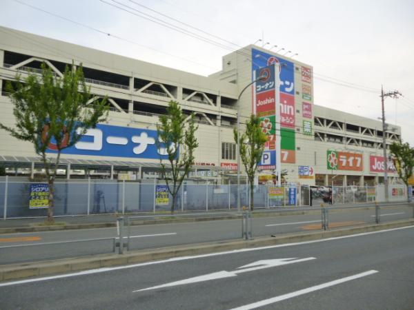 Shopping centre. Neyagawa Depomato 560m up to a 7-minute walk away