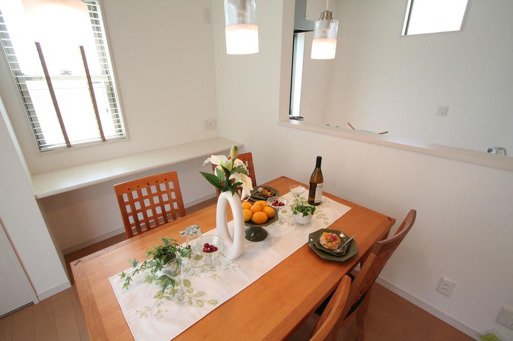 Non-living room.  [Model house dining] Dining side of the counter, While the housework Mimamoreru also as a "learning space for children.".  Indoor (June 2013) Shooting