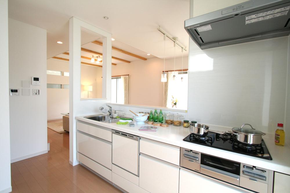 Kitchen.  [Model house kitchen] Easy-to-use work space spacious, Easy to clean. "I want" is jammed tightly kitchen.  Indoor (June 2013) Shooting