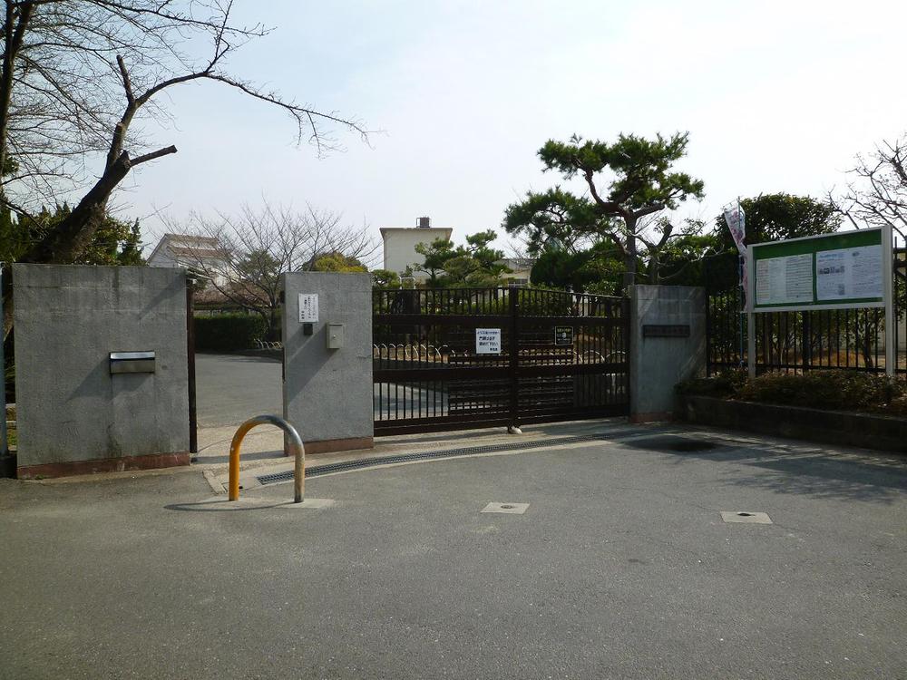 Junior high school. Neyagawa 1057m to stand sixth junior high school