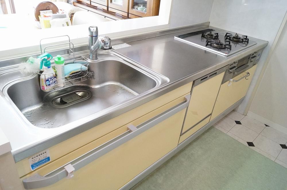 Kitchen. With dishwashers system Kitchen! Wide-type!