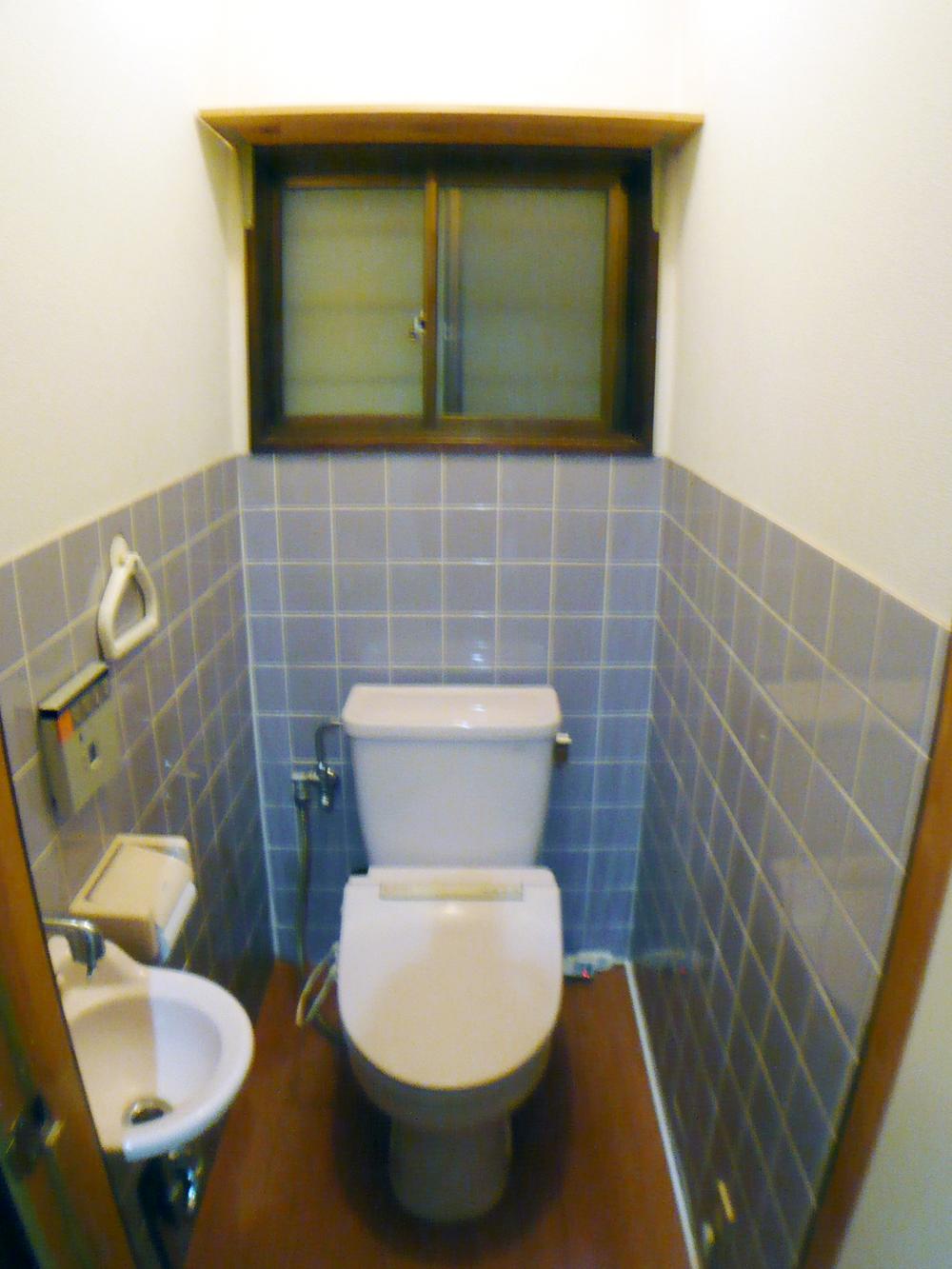 Toilet. toilet With hand washing