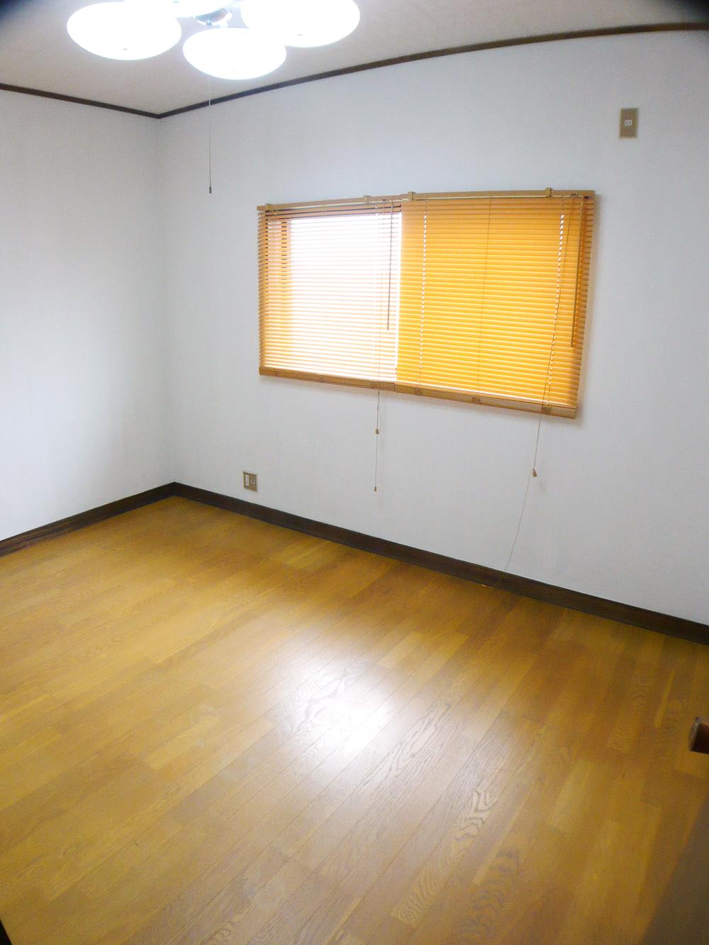 Non-living room. Cross paint