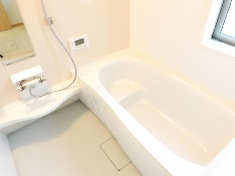 Bathroom. Local photo (bathroom) Bathroom heating dryer! Warm bath!