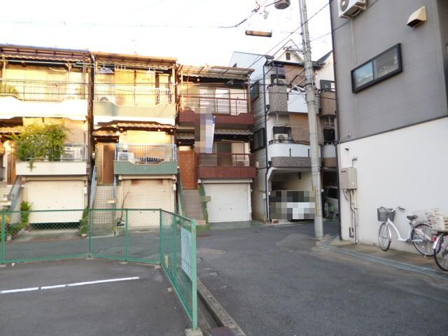 Local photos, including front road.  ☆ The entire spacious per T Ciro abutment