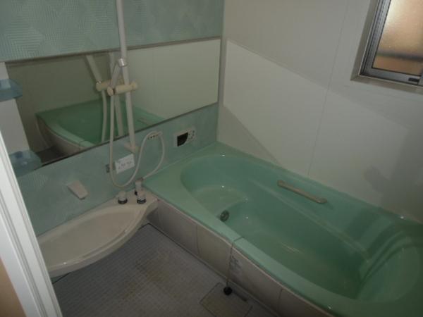Bathroom. Spacious bathroom to heal fatigue of the day