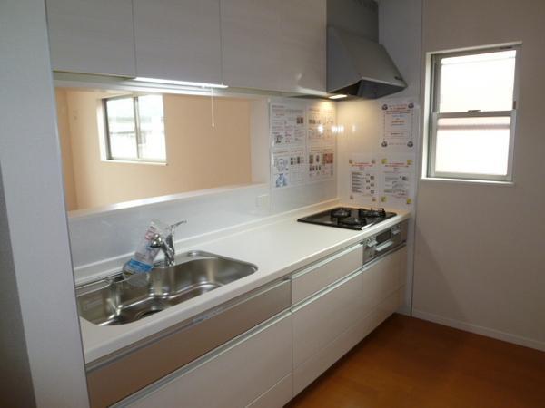 Kitchen. Face-to-face kitchen where you can enjoy a conversation while cooking