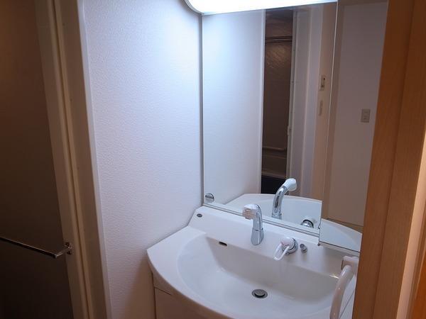 Wash basin, toilet
