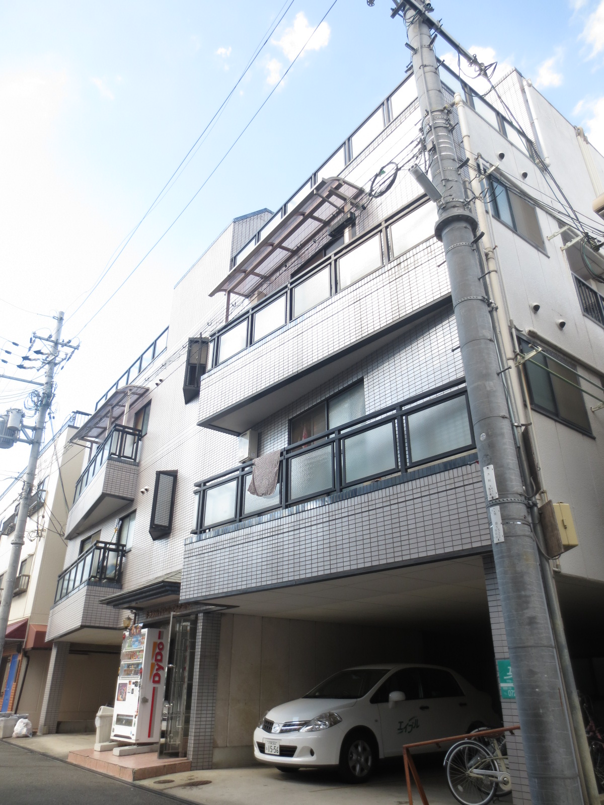 Building appearance. Popular is the property.