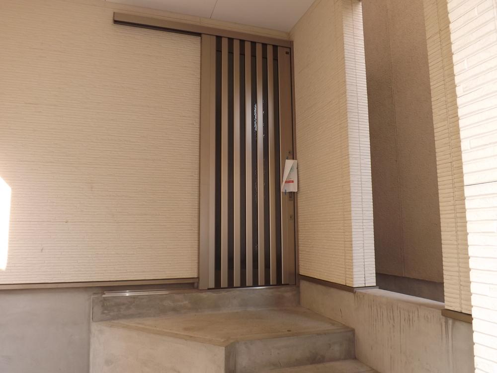 Local appearance photo. Local photos (appearance) Stylish entrance door! 