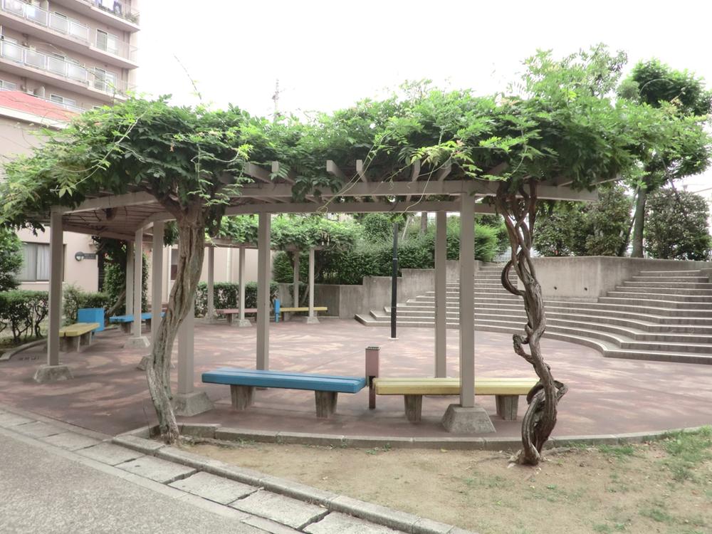Other local. Local photo (on-site park) There is a park on site!