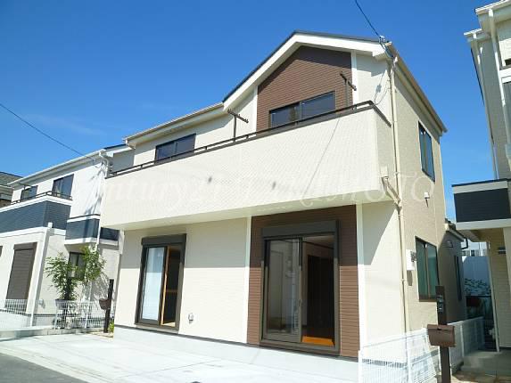 Local photos, including front road. Front road 4.7m spacious! !