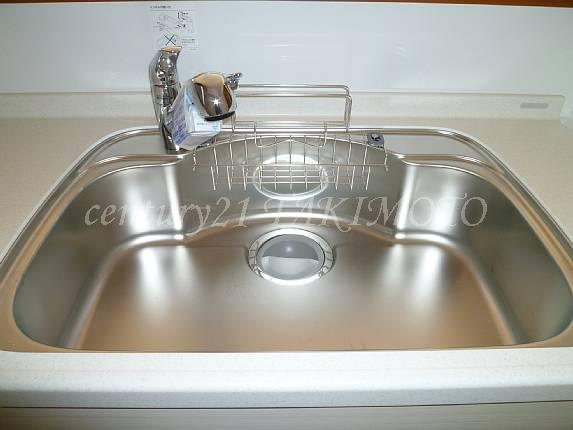 Kitchen. Large sink With water purifier