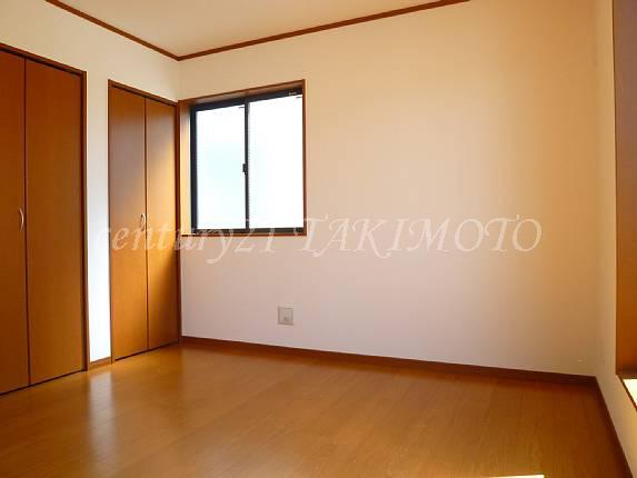 Non-living room. Two-sided lighting!