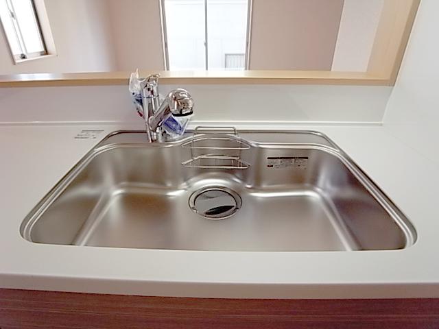 Other Equipment. Washing a breeze in the spacious sink