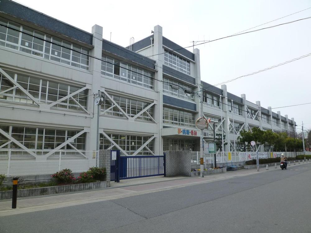Junior high school. Neyagawa 792m to stand first junior high school