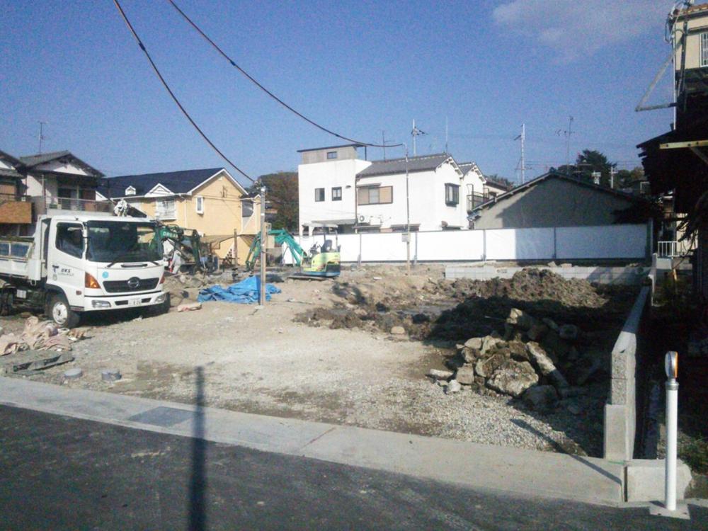 Local photos, including front road. Local (11 May 2013) Shooting