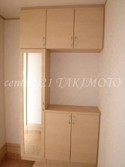 Entrance. Large BOX of the whole family worth storage