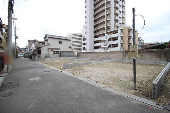 Local photos, including front road. local (2013 December 9 shooting)