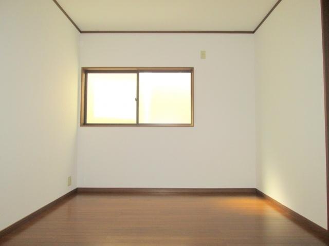 Non-living room. There are all rooms 6 quires more