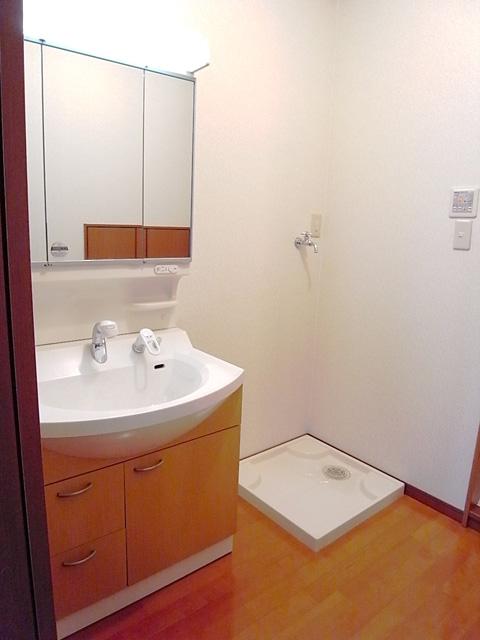 Wash basin, toilet