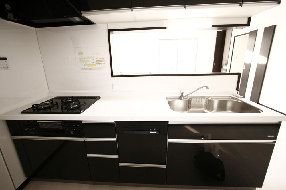 Kitchen. Indoor (11 May 2013) Shooting