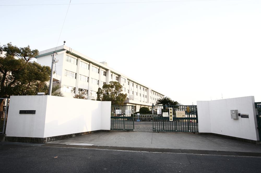 Primary school. Neyagawa 1098m to stand Wako Elementary School