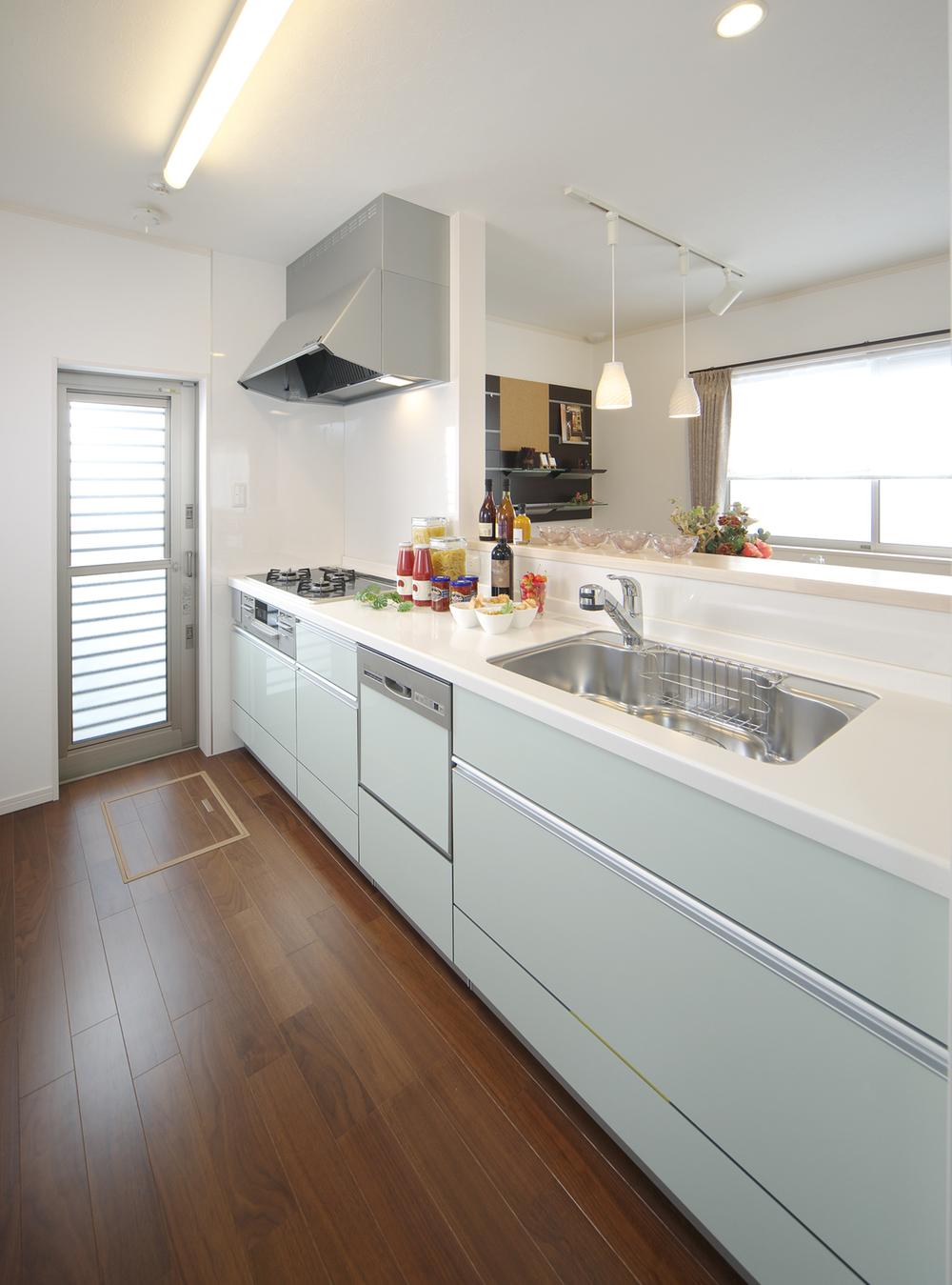 Other Equipment. Artificial marble countertops, Sensor with a glass top stove, Slide storage, Dish washing and drying machine, Equipped with a beginning advanced features quiet and wide sink. In addition IH stove of choice also standard specification. Rich option is also attractive. Panasonic ・ Takara Standard ・ You can choose from three manufacturers of Cleanup