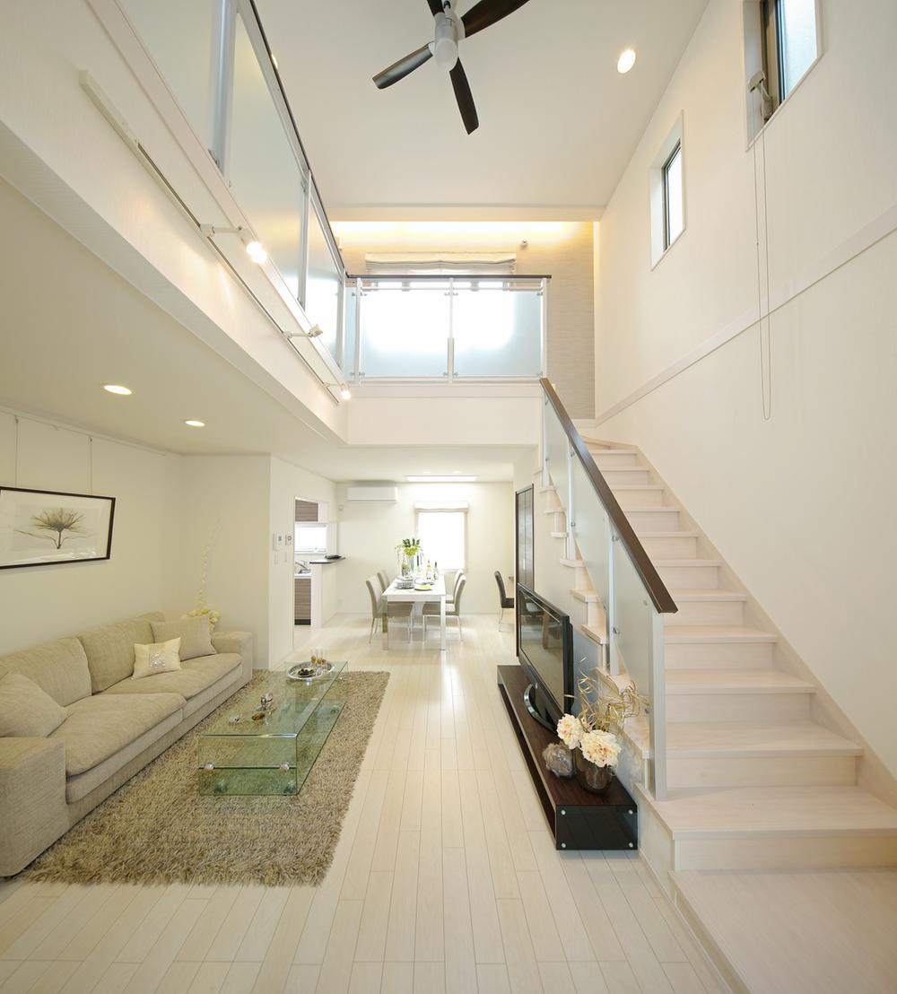 Living. Example of construction ・ Living also tried to finish in open space! It blows through is a good feeling.