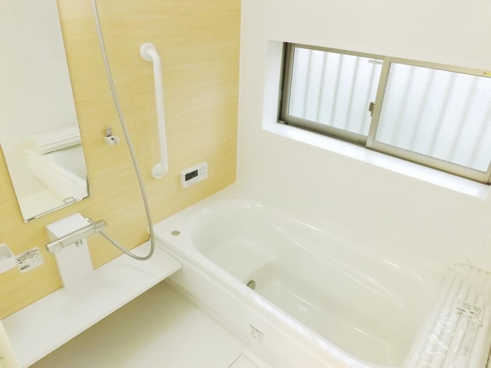 Bathroom. Local photo (bathroom) Bathroom heating dryer! Warm bath!