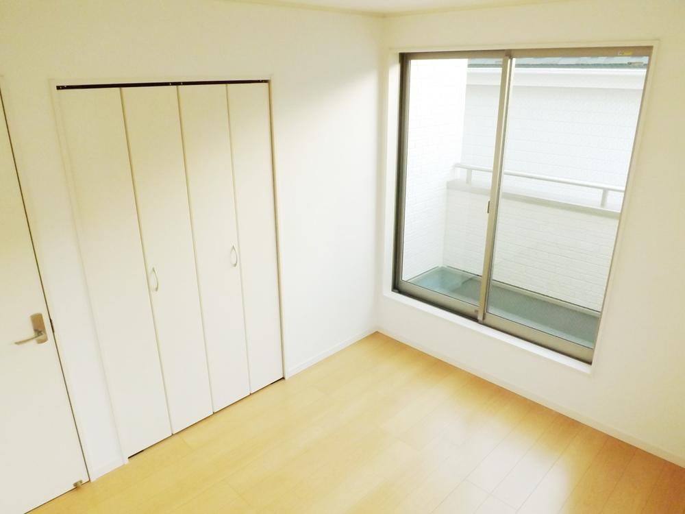 Non-living room. Local photos (Western-style)