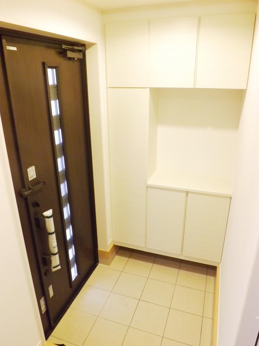 Other introspection. Local photos (entrance)