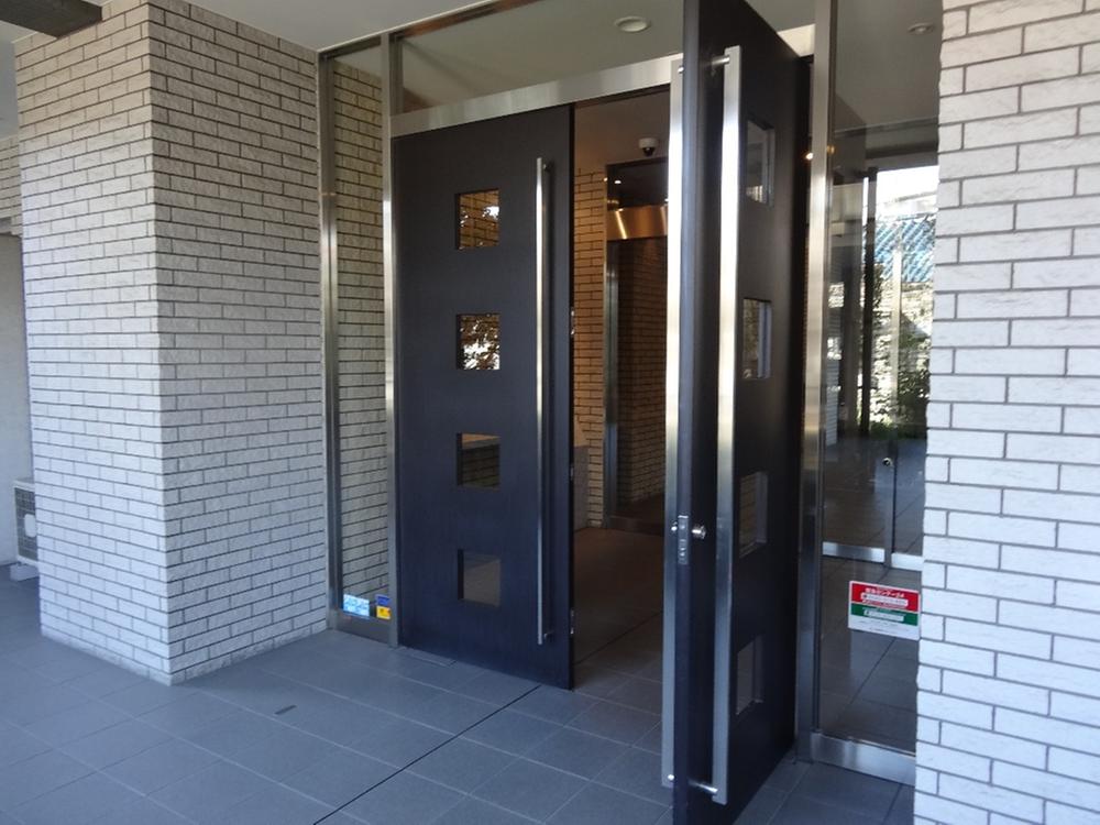 Entrance. Common areas