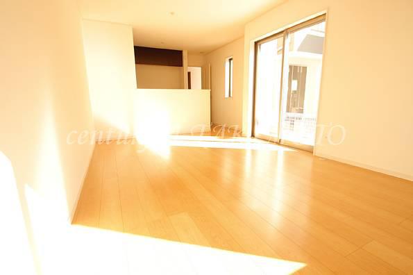 Living. Open-minded LDK is in own way depending on the arrangement of the interior