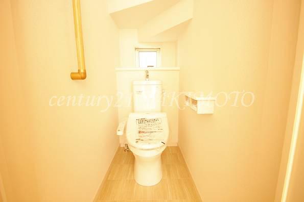 Toilet. Pat ventilation There is a window in the toilet! !