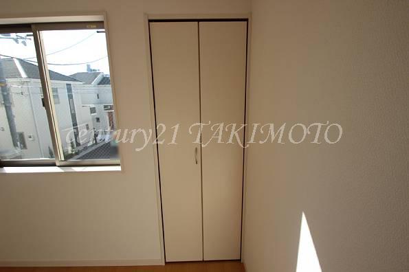 Receipt. Clean also the room in all room with storage! It requires no chest of drawers!