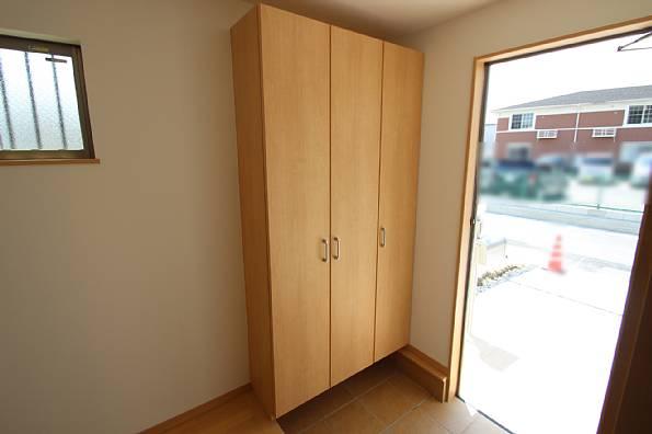 Receipt. Entrance around also clean in the cupboard of a large capacity!