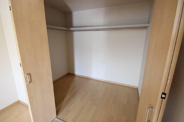 Non-living room. There is also a room that comes with a walk-in closet!