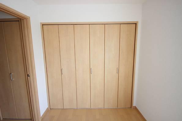 Receipt. This is useful is equipped with a partition plate in the housing!