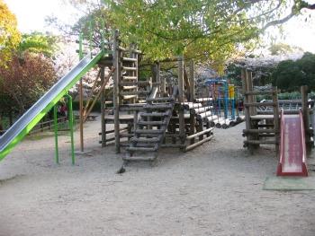park. Close to the south Neyagawa park, I go to play in the family without spending money