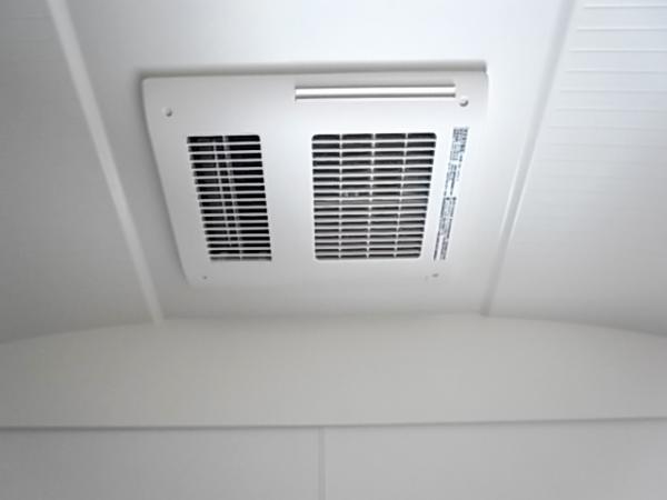 Power generation ・ Hot water equipment. With convenient bathroom dryer in the washing of the rain