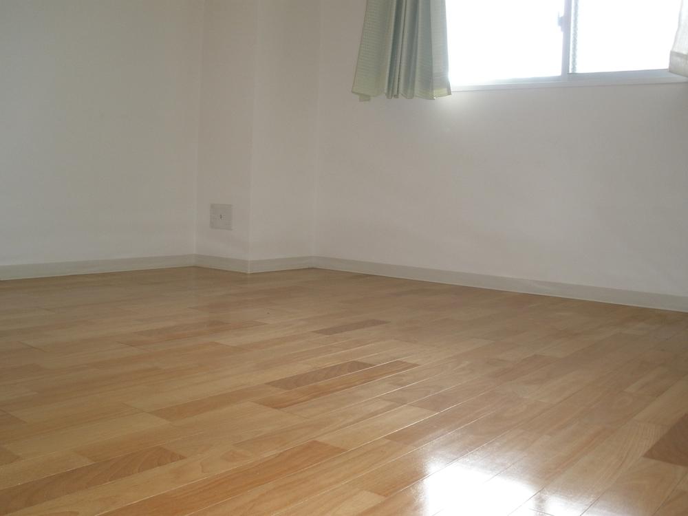 Non-living room. Southwest side Western-style.