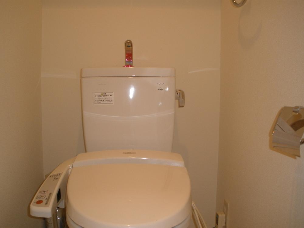 Toilet. Indoor (10 May 2013) Shooting