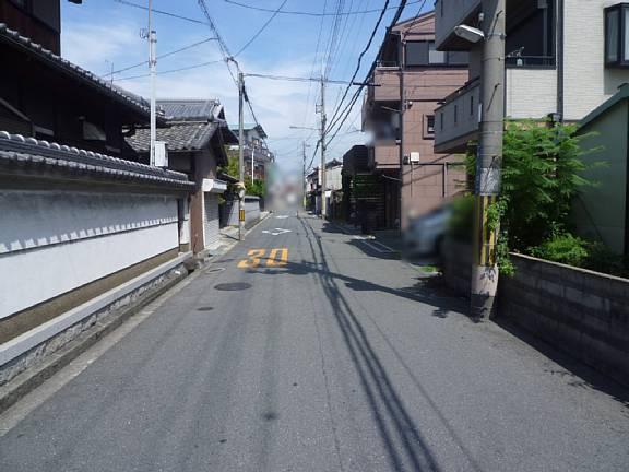 Local photos, including front road. Front road is located 5.4m!