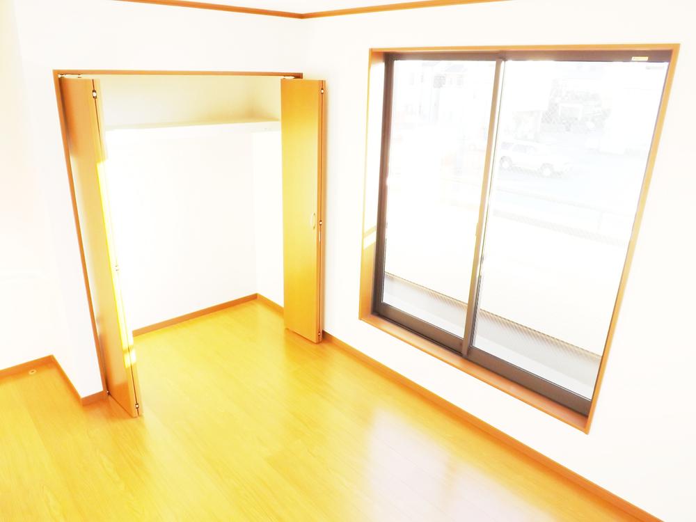 Non-living room. Local photos (Western-style)