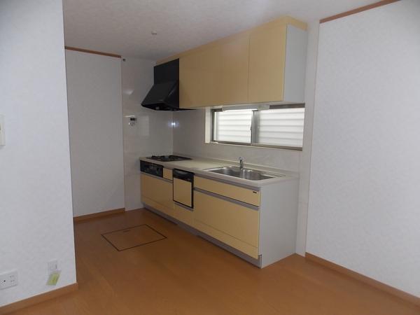 Kitchen. Energy saving ・ With hygienic tableware washing dryer