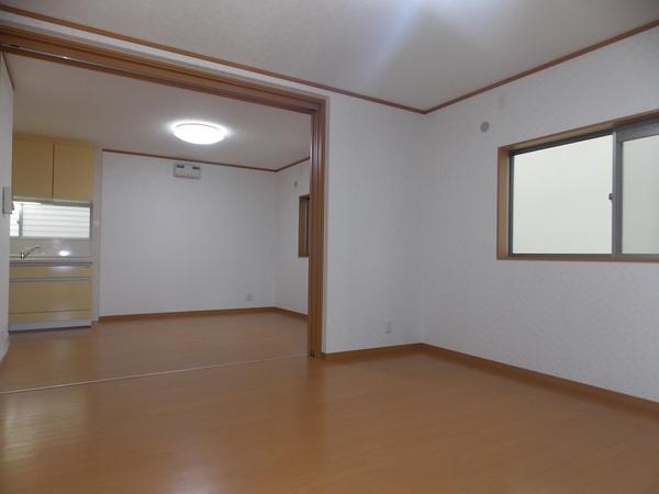 Living. Comfortable relaxing spacious living