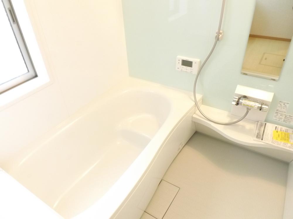 Bathroom. Local photo (bathroom) Bathroom heating dryer! Warm bath!