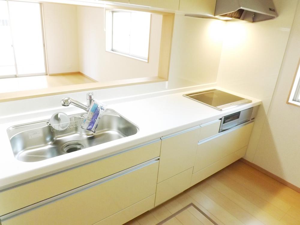 Kitchen. Local photo (kitchen) Slide storage water purifier shower!